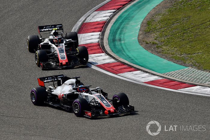 Romain Grosjean, Haas F1 Team VF-18 y Kevin Magnussen, Haas F1 Team VF-18