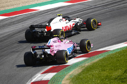 Kevin Magnussen, Haas F1 Team VF-18, Esteban Ocon, Force India VJM11