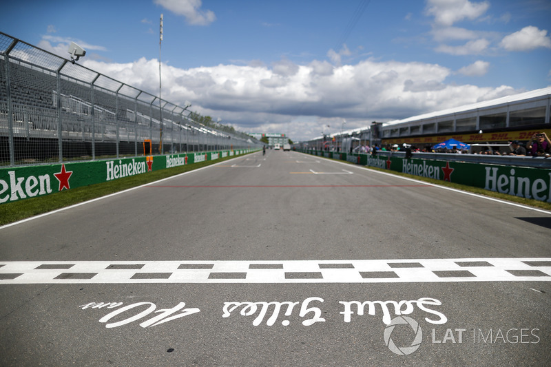 Salut Gilles is inscribed on the grid