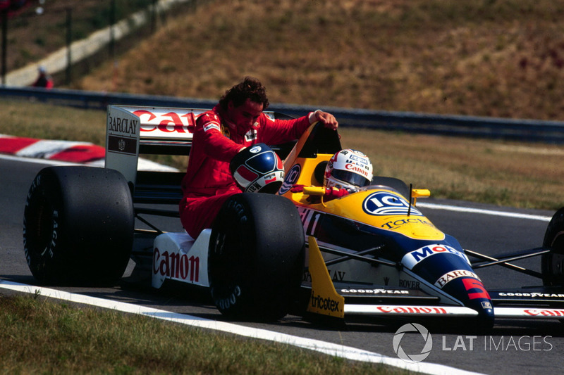 Nigel Mansell, Williams Judd, geeft Gerhard Berger, Ferrari een lift