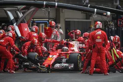 Kimi Raikkonen, Ferrari SF70H makes a pitstop