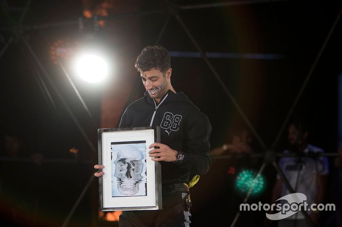 Daniel Ricciardo, Red Bull Racing en el Ofrendomo personificado de calavera