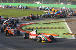 Мик Шумахер, Prema Powerteam, лидирует на старте