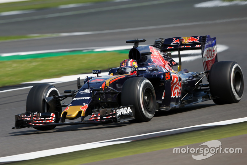 10. Daniil Kvyat, Scuderia Toro Rosso STR11