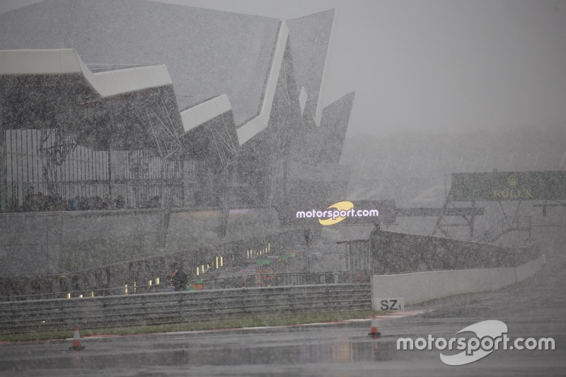 Pitlane nevado en Silverstone WEC FP3