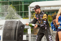 Third place James Hinchcliffe, Schmidt Peterson Motorsports Honda celebrating