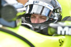 Brad Keselowski Equipo Penske, maneja  IndyCar de Simon Pagenaud