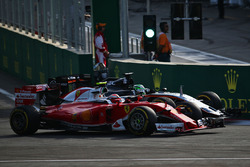 Kimi Raikkonen, Ferrari SF16-H and Nico Hulkenberg, Sahara Force India F1 VJM09 battle for position