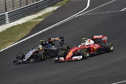 Sergio Perez, Sahara Force India F1 VJM09, Kimi Raikkonen, Ferrari SF16-H
