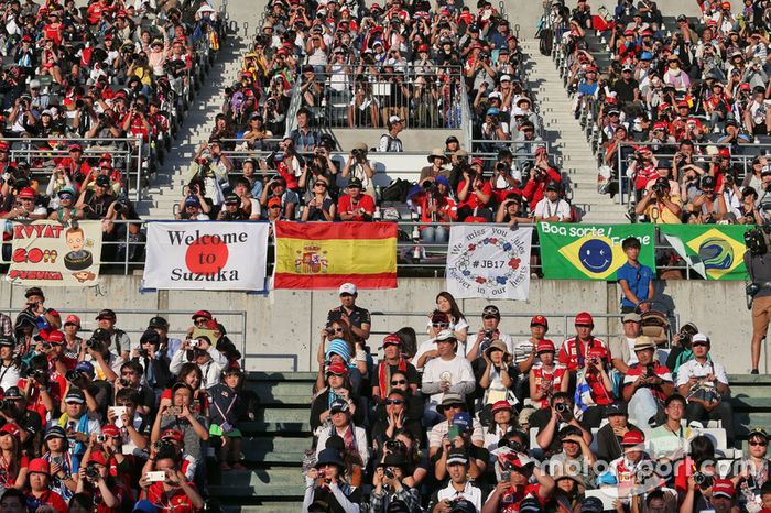 Aficionados en la tribuna