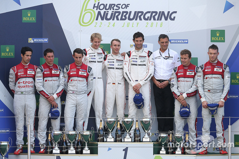 Podio: ganadores carrera Timo Bernhard, Mark Webber, Brendon Hartley, Porsche Team, segundo lugar Lu