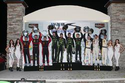 Podios: ganadores Johannes van Overbeek, Scott Sharp, Ed Brown, Pipo Derani, ESM Racing, segundo lug