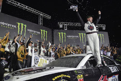 Race winner Kevin Harvick, Stewart-Haas Racing, Ford