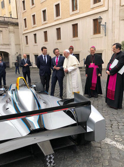 Papa Francisco y Alejandro Agag, CEO, Fórmula E