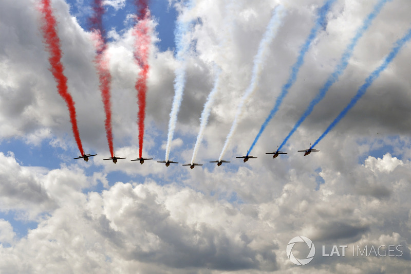 Patrouille de France flypast