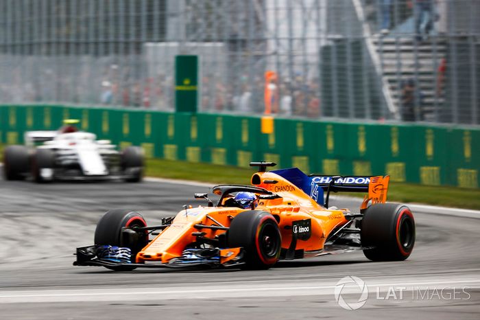 Fernando Alonso, McLaren MCL33,  Charles Leclerc, Sauber C37