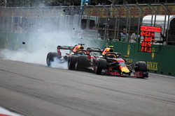 Crash Max Verstappen en Daniel Ricciardo, Red Bull Racing RB14