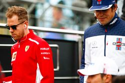 Sebastian Vettel, Ferrari, et Lance Stroll, Williams Racing, lors de la parade des pilotes