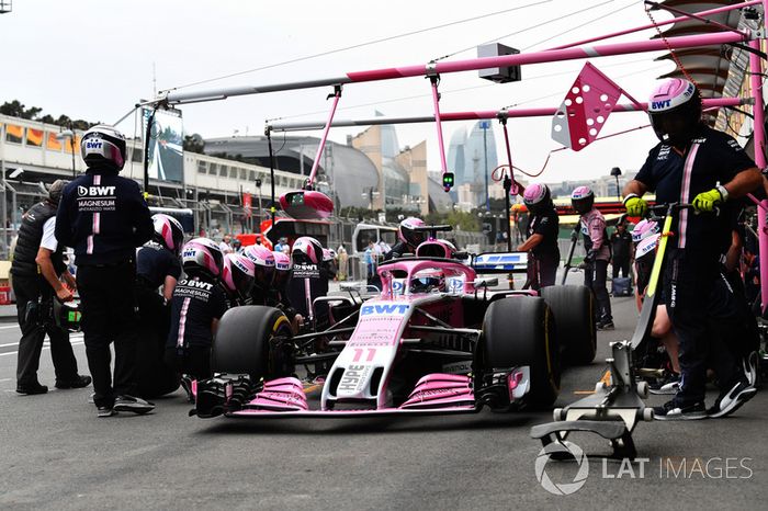 Sergio Perez, Force India VJM11 pit stop