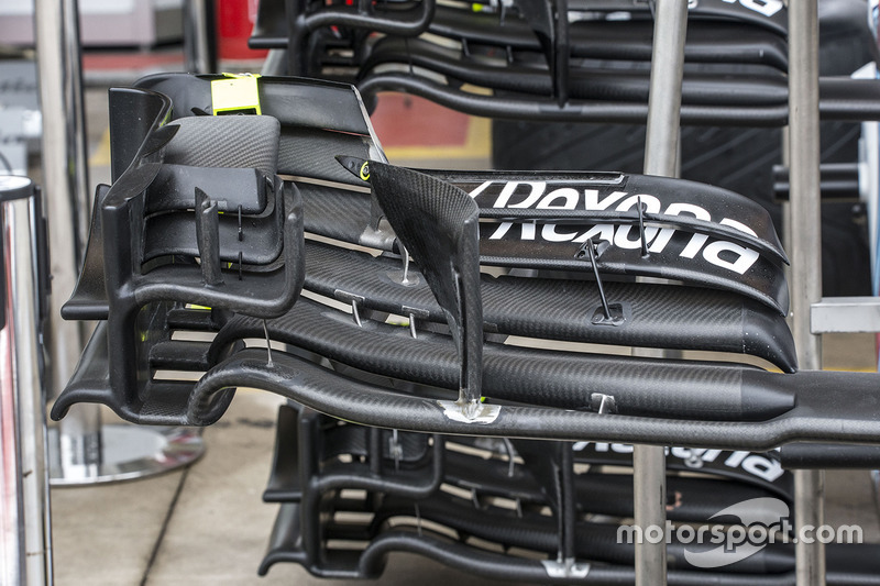 Williams FW40: Frontflügel