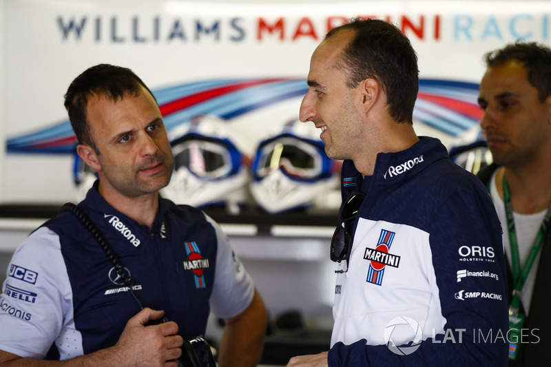 Robert Kubica, Williams Martini Racing, talks to colleagues