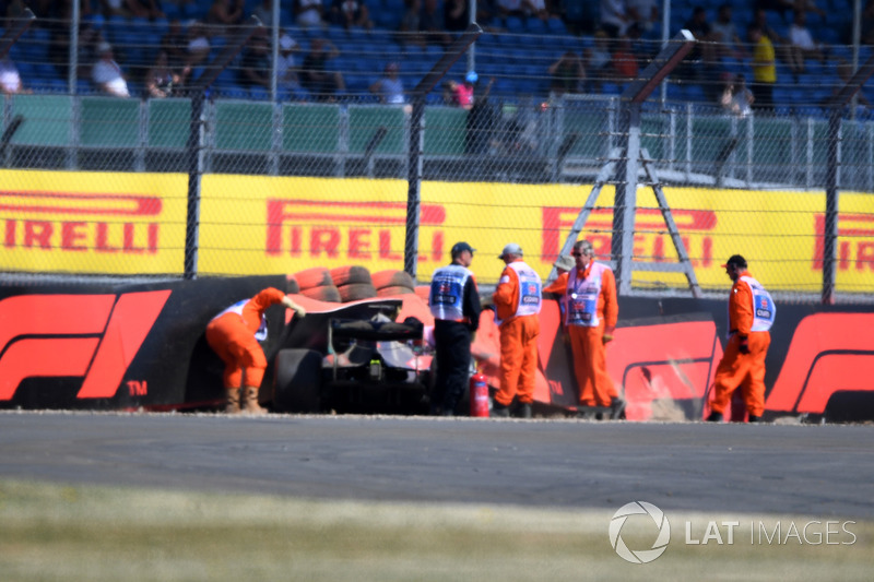 После аварии: Брендон Хартли, Scuderia Toro Rosso STR13
