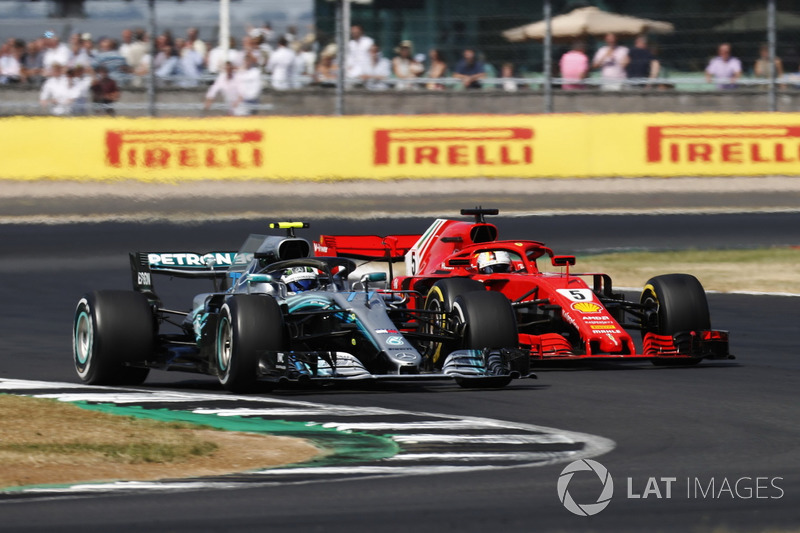 Valtteri Bottas, Mercedes AMG F1 W09, Sebastian Vettel, Ferrari SF71H