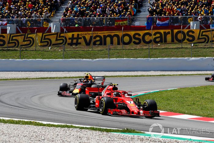 Kimi Raikkonen, Ferrari SF71H, Max Verstappen, Red Bull Racing RB14