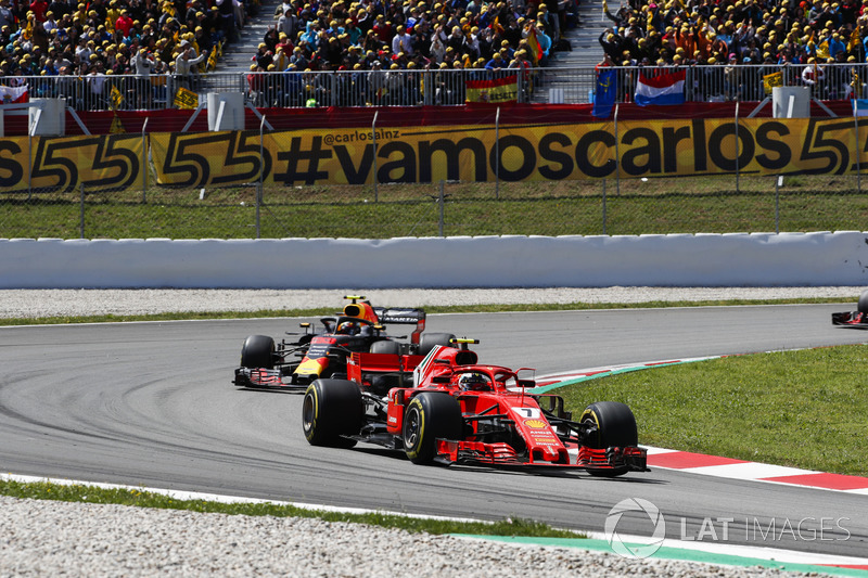 Kimi Raikkonen, Ferrari SF71H, Max Verstappen, Red Bull Racing RB14