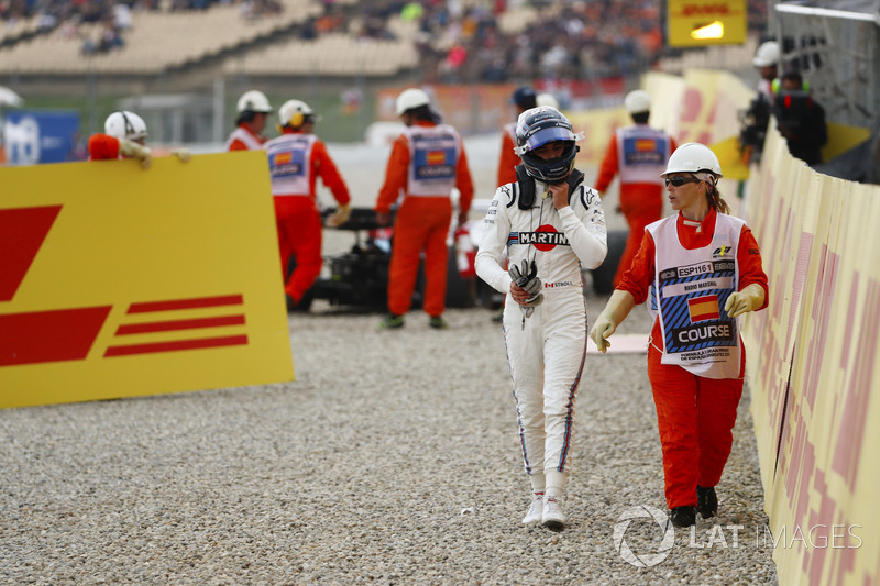 Lance Stroll, Williams Racing, spin atıyor ve çakıl havuzuna çıkıyor