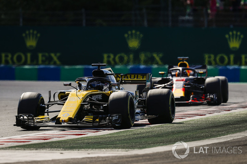 Nico Hulkenberg, Renault Sport F1 Team R.S. 18, Daniel Ricciardo, Red Bull Racing RB14