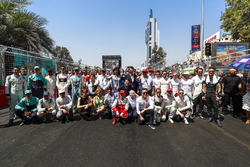 La photo d'avant-course des pilotes avec Jean Todt, président de la FIA, et Alejandro Agag, PDG de la Formule E