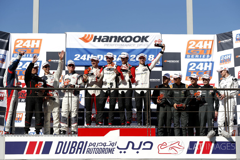 Подіум SPX: переможці #37 Tsunami R.T. Porsche 991 Cup MR II: Андрій Круглик, Ком Ледогар, Олександр Гайдай, Алессіо Ровера, друге місце #89 MRS GT-Racing Porsche 991-II Cup: Гельмут Рьодіг, Георг Бернштайнер, Альтфрид Хегер, Крістофер Зехлінг, третє місце #10 Leipert Motorsport amborghini Huracán Super Trofeo: Олівер Вебб, Лім Кеонг Вей, Мелвін Мох, Олександр Ш'єрпер, Тадас Вольбікас