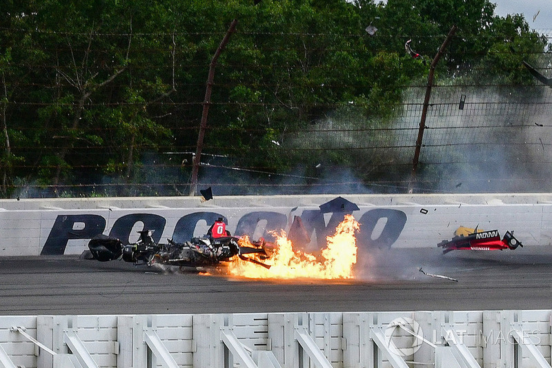 Robert Wickens, Schmidt Peterson Motorsports Honda, James Hinchcliffe, Schmidt Peterson Motorsports Honda, Ryan Hunter-Reay, Andretti Autosport Honda, Pietro Fittipaldi, Dale Coyne Racing Honda, incidente