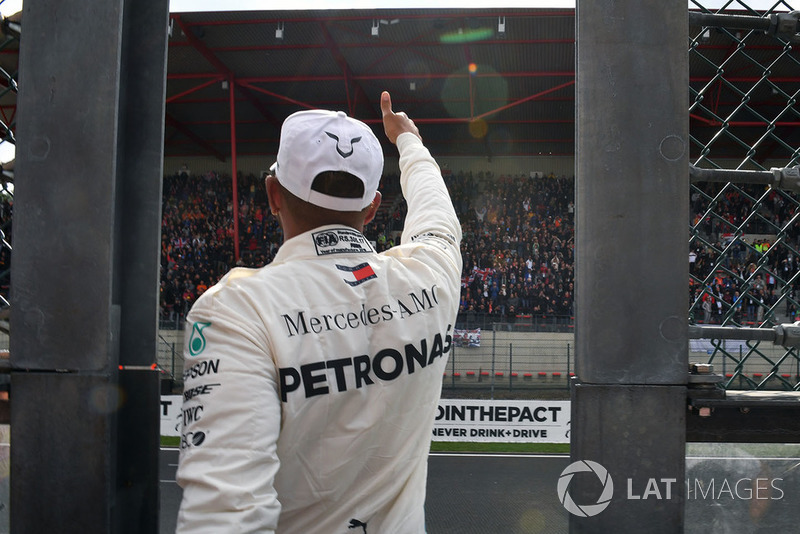 Lewis Hamilton, Mercedes AMG F1, dans le parc fermé