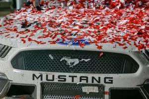 Race Winner Brad Keselowski, Team Penske, Ford Mustang Wurth