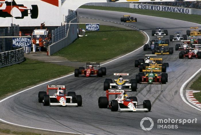 Ayrton Senna passa Alain Prost, McLaren MP4/5 na relargada