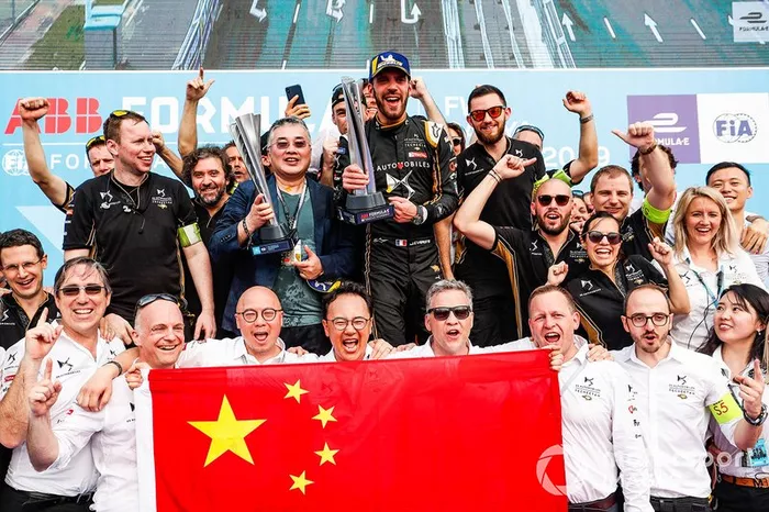 El equipo DS TECHEETAH con el ganador