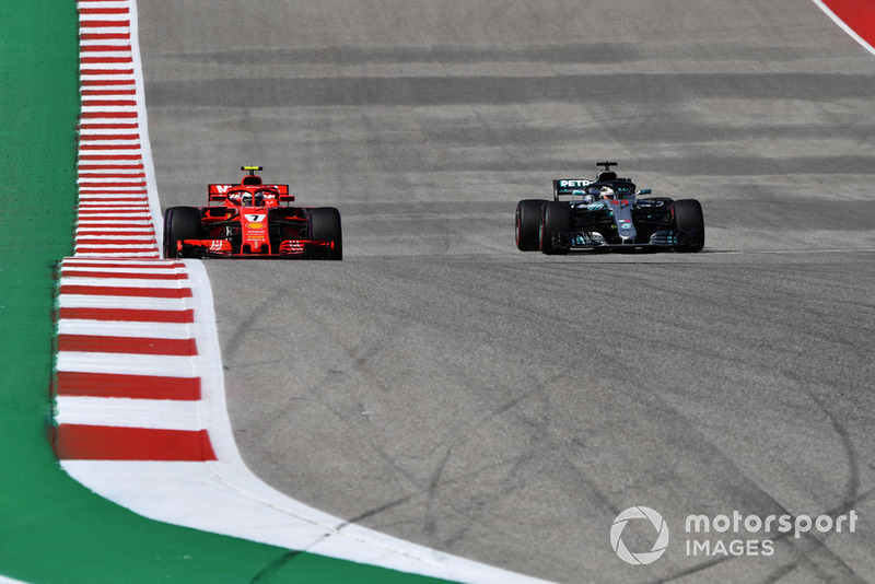 Kimi Raikkonen, Ferrari SF71H and Lewis Hamilton, Mercedes-AMG F1 W09 battle 