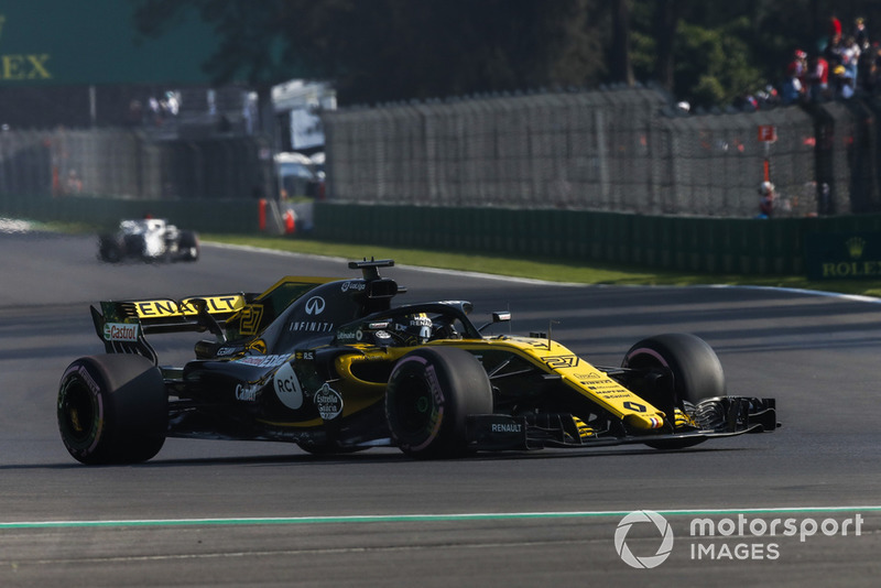 7: Nico Hulkenberg, Renault Sport F1 Team R.S. 18, 1:15.827