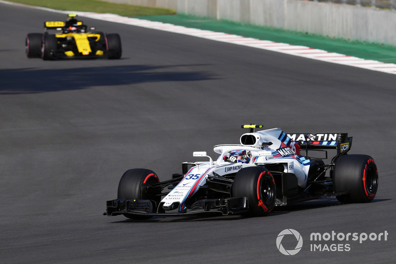 Sergey Sirotkin, Williams FW41 and Carlos Sainz Jr., Renault Sport F1 Team R.S. 18