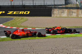 Kimi Raikkonen, Ferrari SF71H ve Max Verstappen, Red Bull Racing RB14