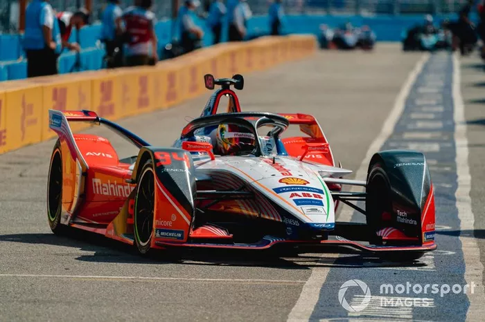 Pascal Wehrlein, Mahindra Racing, M5 Electro en pit lane