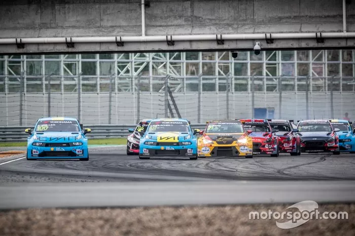 Start action, Yvan Muller, Cyan Racing Lynk & Co 03 TCR leads