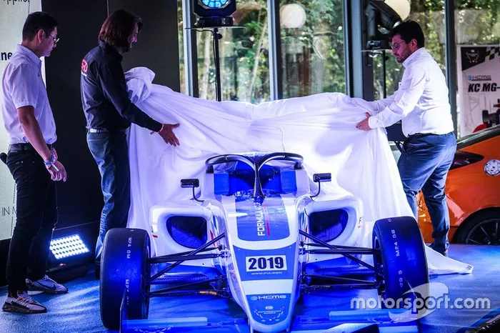 Fórmula 4  KC MG-01 para los Motorsport Games