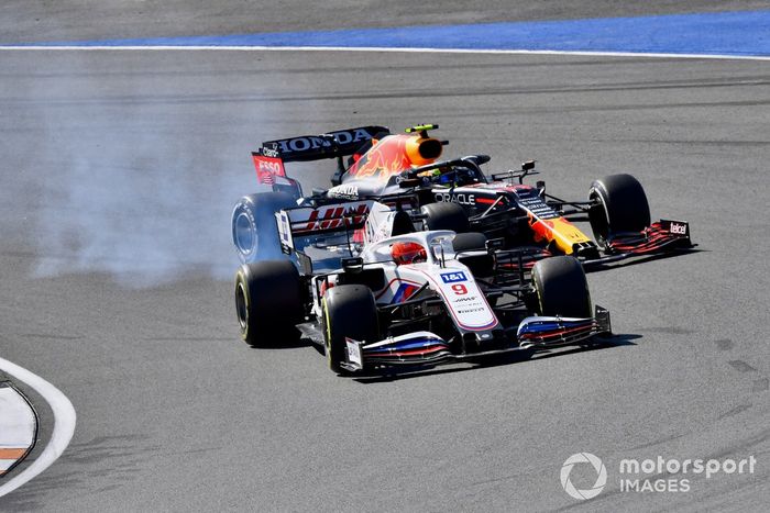 Nikita Mazepin, Haas VF-21, Sergio Pérez, Red Bull Racing RB16B