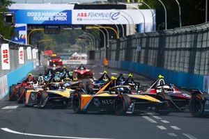 Jake Hughes, McLaren, e-4ORCE 04, Antonio Felix da Costa, Porsche, Porsche 99X Electric Gen3, Rene Rast, McLaren, e-4ORCE 04, the remainder of the field at the start