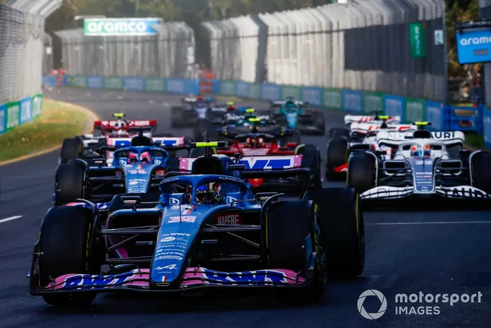 Esteban Ocon, Alpine A522, Pierre Gasly, AlphaTauri AT03, Fernando Alonso, Alpine A522, Yuki Tsunoda, AlphaTauri AT03