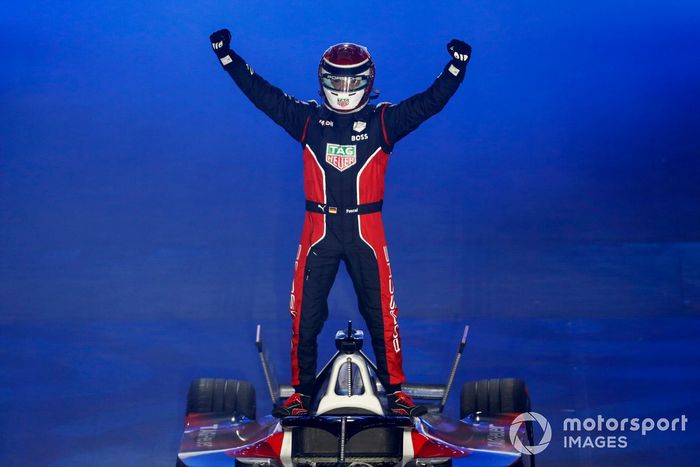 Pascal Wehrlein, Porsche, 1ª posición, celebra en el podio