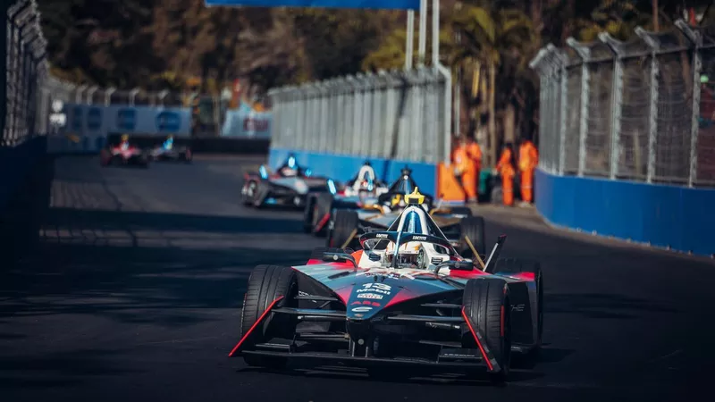 Pascal Wehrlein, Porsche 99X Electric Gen3, Hyderabad, Índia, 2023, Porsche AG

© 2023 Dr. Ing. h.c. F. Porsche AG